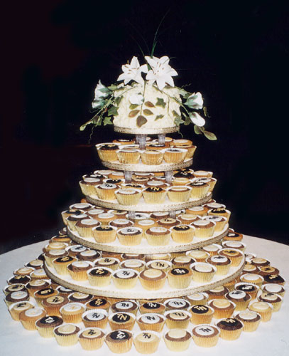 This cake consists of 240 cup cakes!